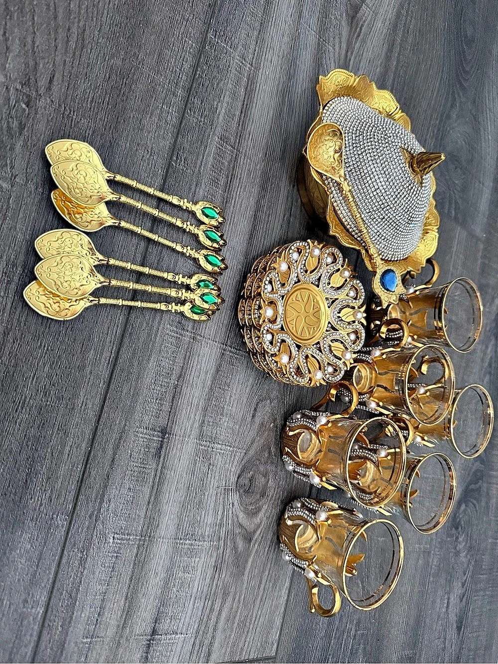 Ornate Gold-Tone Brooch Jewelry Set